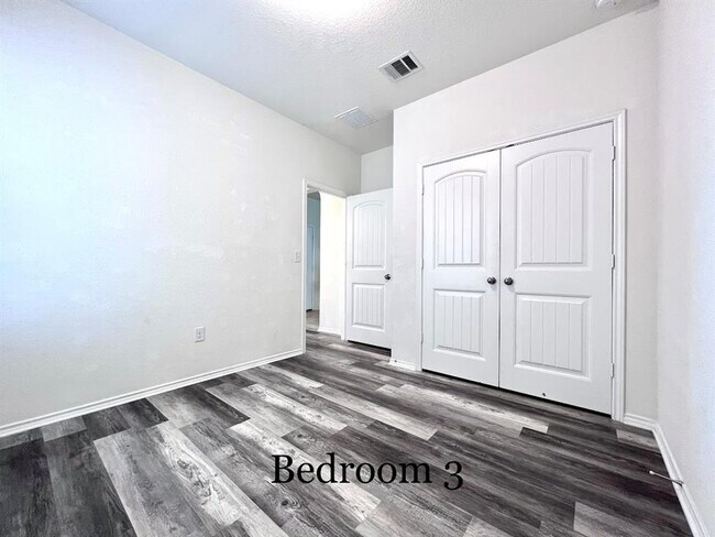 Building Photo - 7900 Crystalbrook W