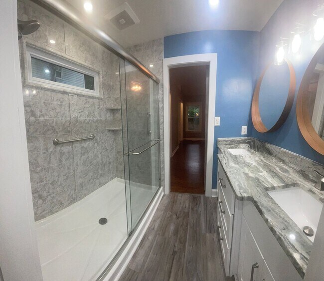 Building Photo - Beautiful home in Riverwalk