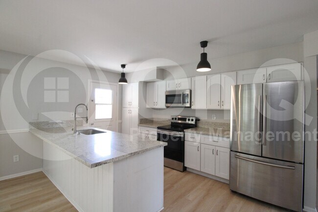 Building Photo - 537 E Laguna Dr
