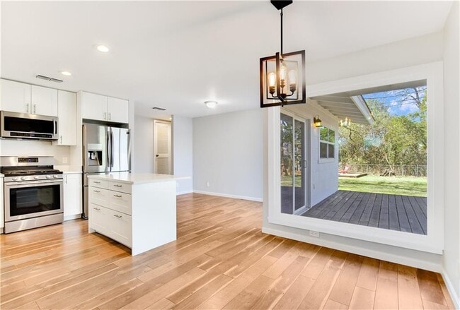 Building Photo - 5204 Creekline Dr