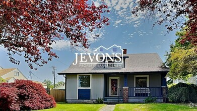 Building Photo - Charming 5-bedroom home near shopping, par...