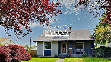Building Photo - Charming 5-bedroom home near shopping, parks, and University of Puget Sound - Minutes from Cheney...