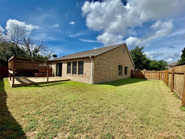 Building Photo - 3313 Settlement Dr