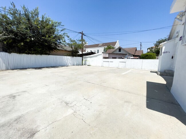 Building Photo - 1213 Dewey Ave