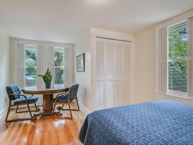 Building Photo - Charming 4 beds 4 baths in Austin!