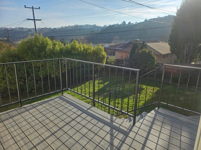Building Photo - Millbrae Meadows 4 bed 3 bath available now