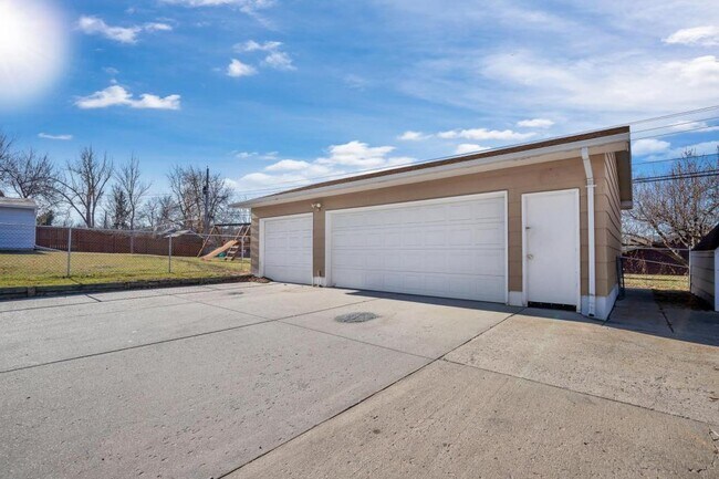 Building Photo - 2219 Sheridan Lake Road