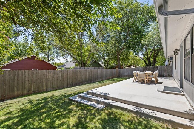 Building Photo - 8701 Palace Pkwy