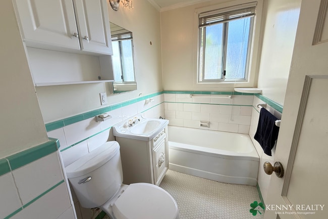 Building Photo - Charming 2-Bedroom Home with Private Backyard in South San Francisco