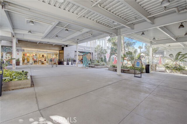 Building Photo - 16562 Regina Cir