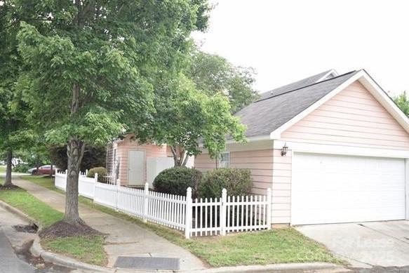 Building Photo - 7404 Darblay St