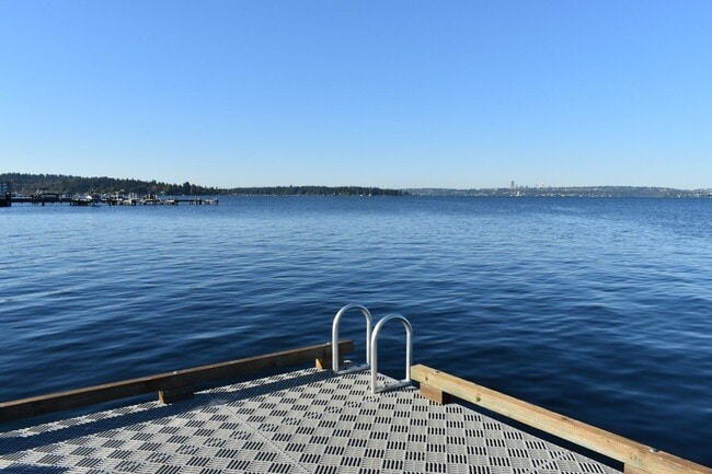 Building Photo - Kirkland Waterfront Condo Available Now! S...