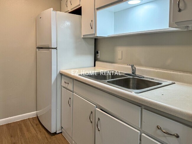 Building Photo - 2101 6th Ave N