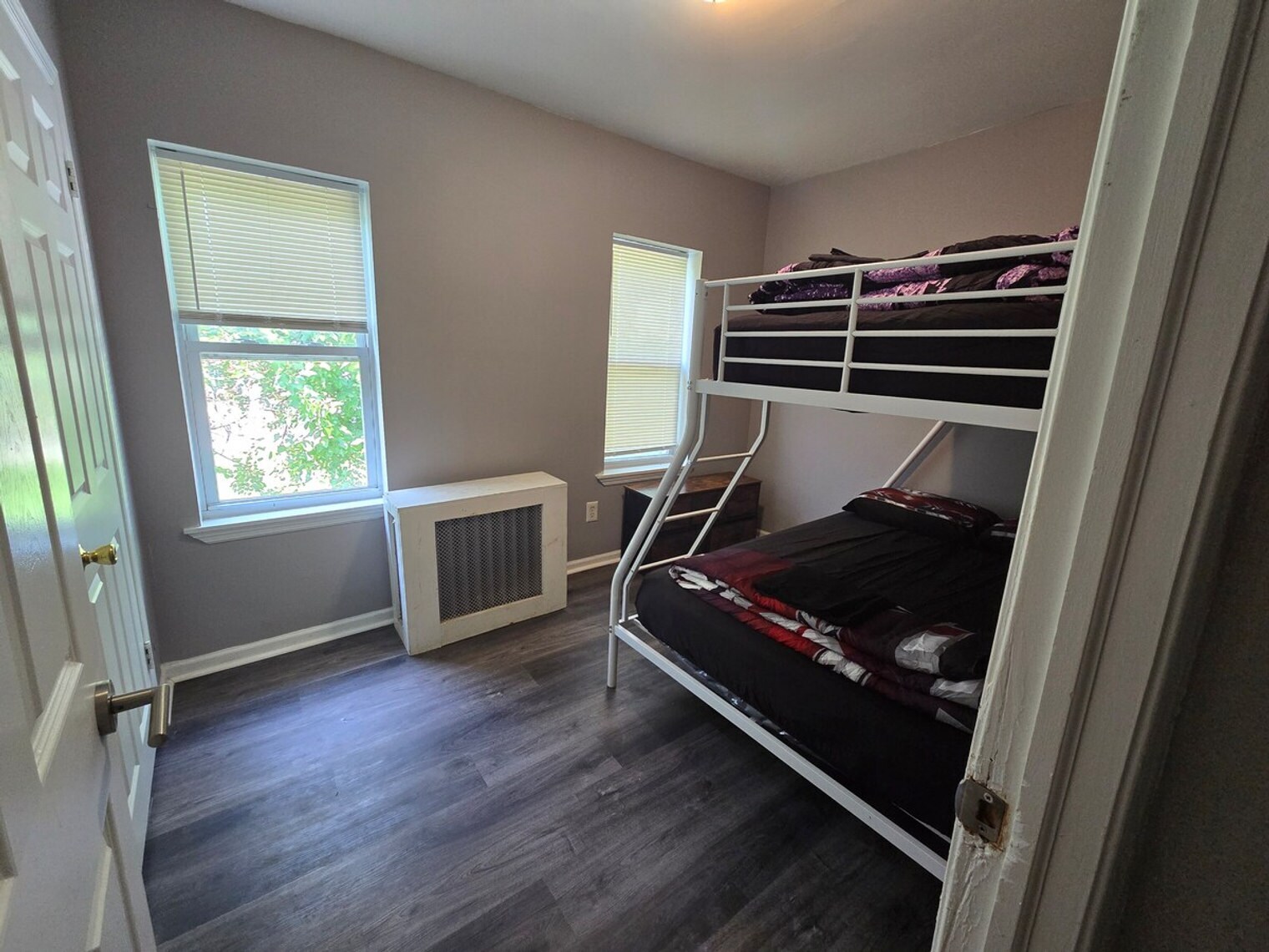 Building Photo - 403 Elm St