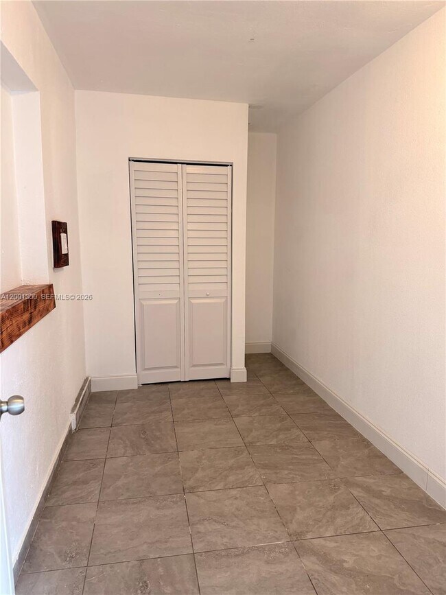 Building Photo - 6613 Evergreen Dr