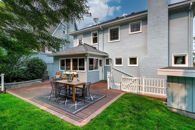 Building Photo - Capitol Hill View Home
