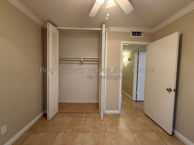 Building Photo - 12076 N Pebble Beach Dr