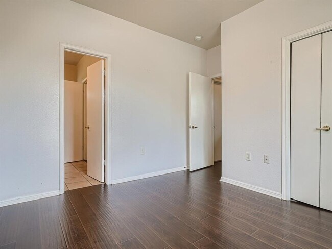Building Photo - 1200 Perez St