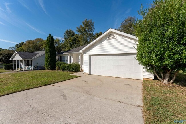 Building Photo - 113 Grey Fawn Trail