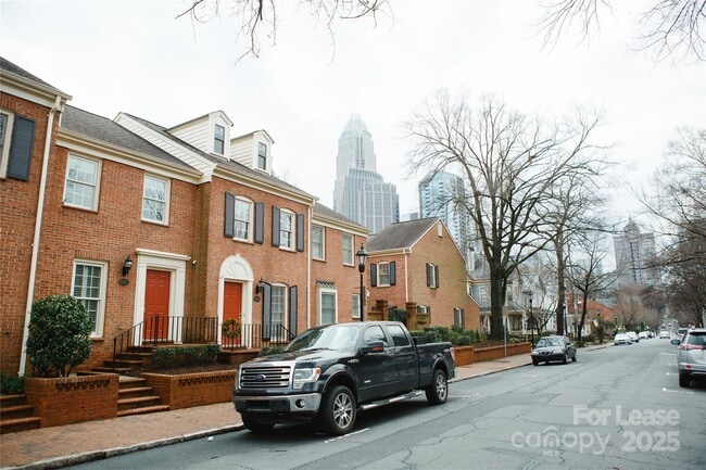 Building Photo - 510 N Poplar St