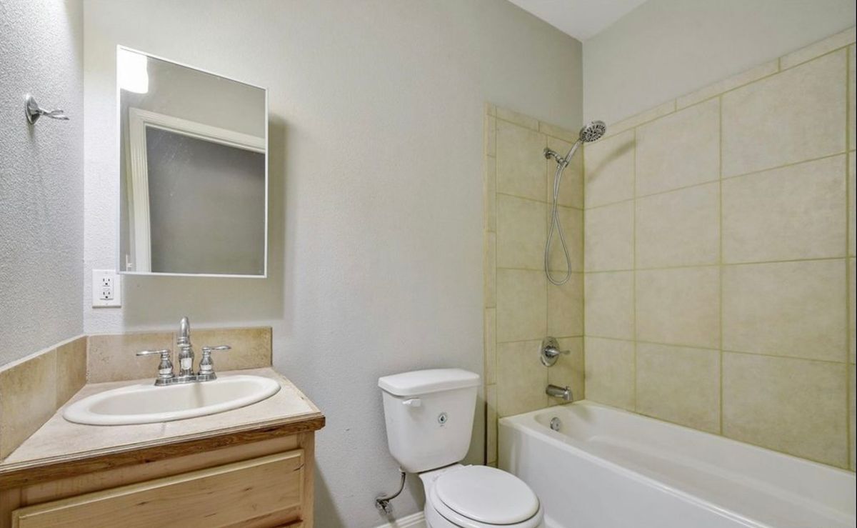 Building Photo - 622 Dartmouth Ave