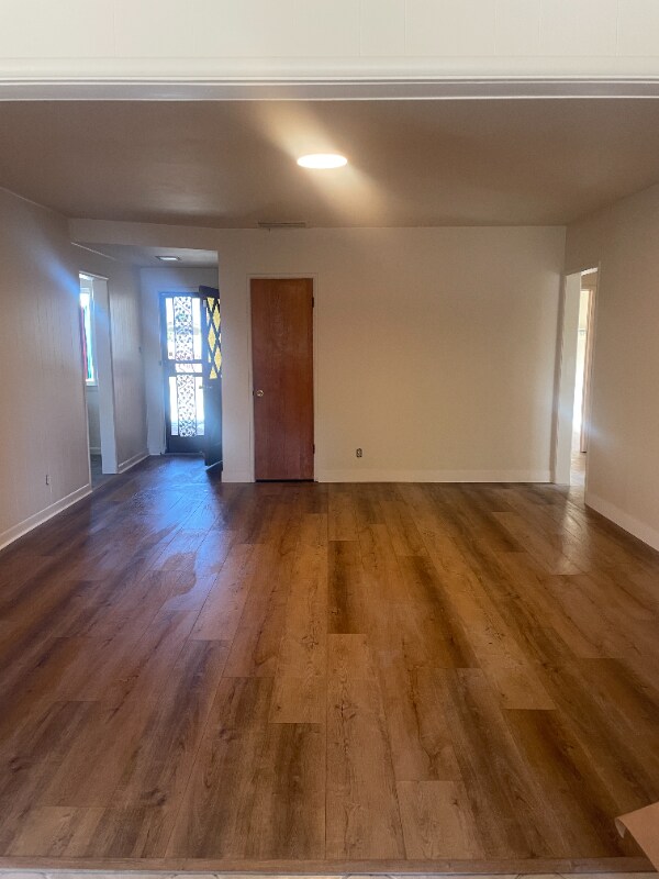Building Photo - 10672 Linden Ave