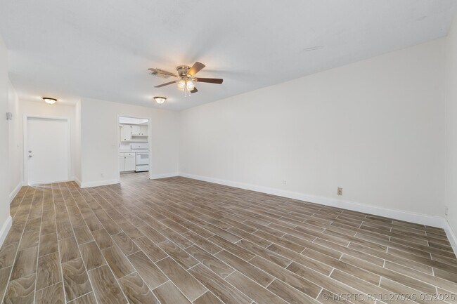 Building Photo - 2567 Dudley Dr E