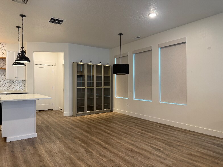 Building Photo - 5258 W Dock St