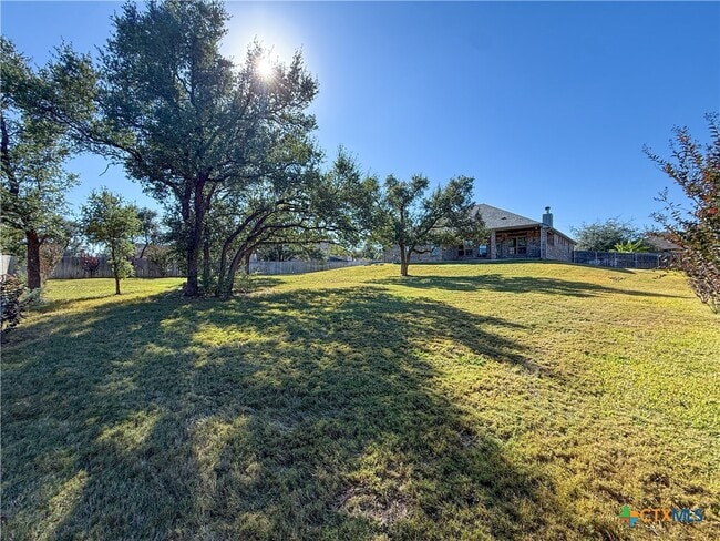 Building Photo - 1066 Vista Dr