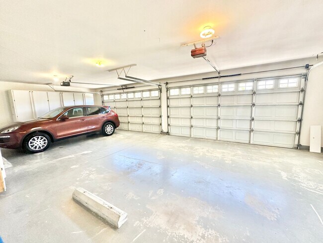 Building Photo - 4286 La Canada Rd