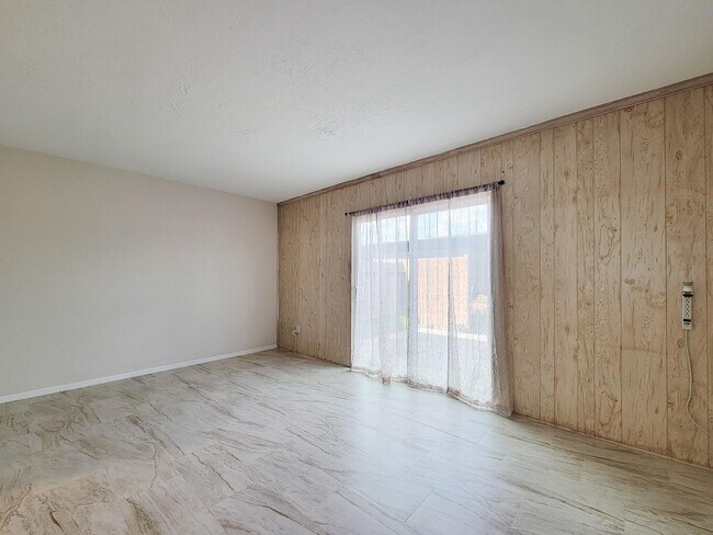 Building Photo - 1815 Country Village Blvd