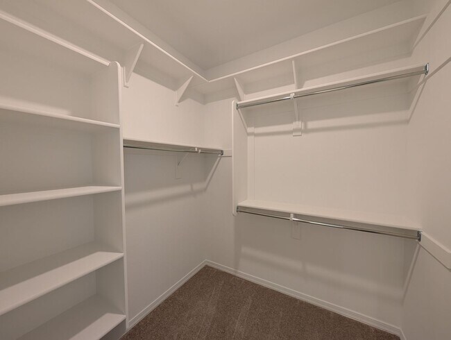 Building Photo - 4 Bedroom 3 Bathroom Home