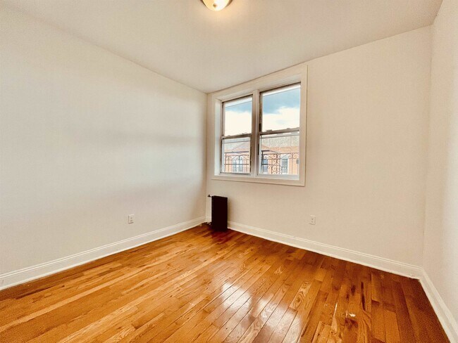 Building Photo - 214 64th St