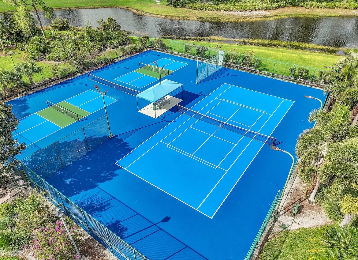 Brand new new Tennis & Pickle ball courts - 798 SW Munjack Cir