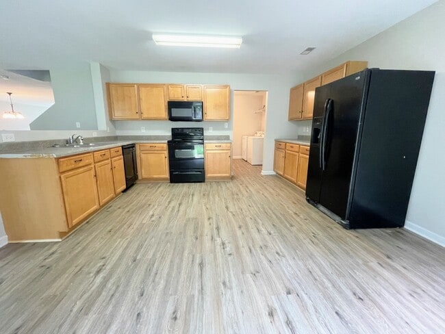 Building Photo - 30003 Westfield Dr
