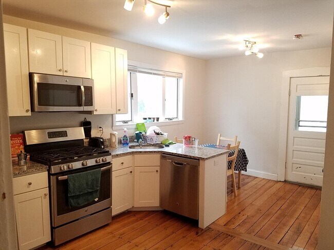 Building Photo - 100 Flint St