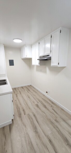 Building Photo - 2574 Southern Ave