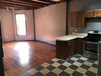 Building Photo - 2 Bedroom Apartment