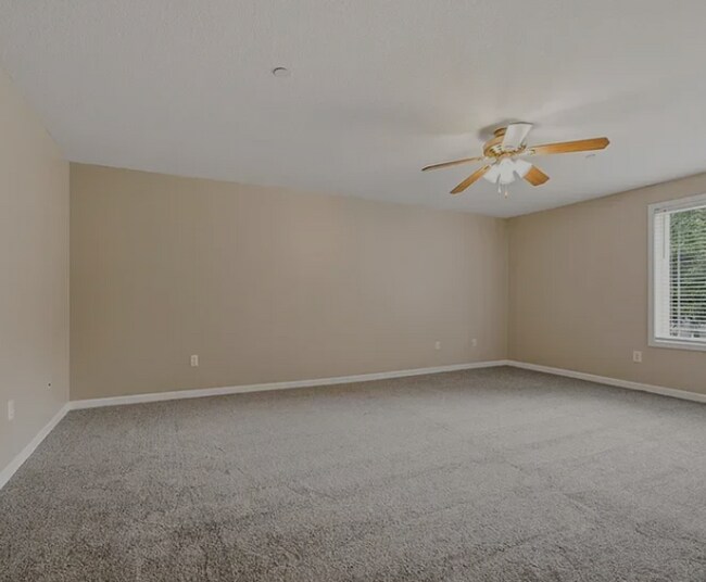 Building Photo - Camas 4 Bedroom Home with Central AC, Fireplace & Fenced Yard Near Downtown!
