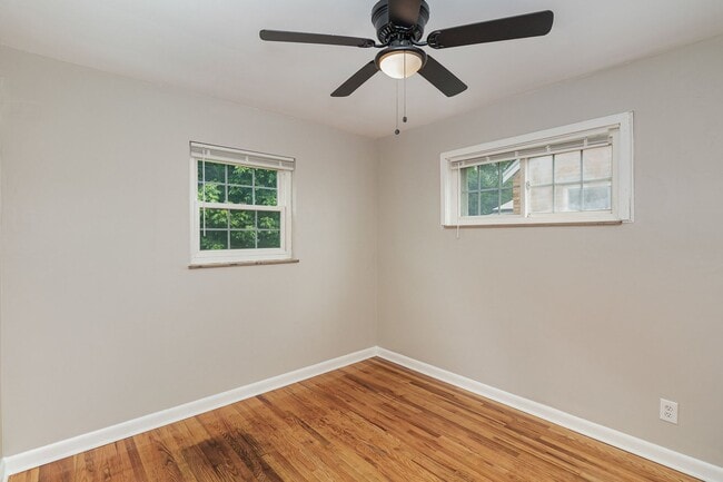 Building Photo - Stunningly Renovated 4 Bedroom 1 Bathroom ...