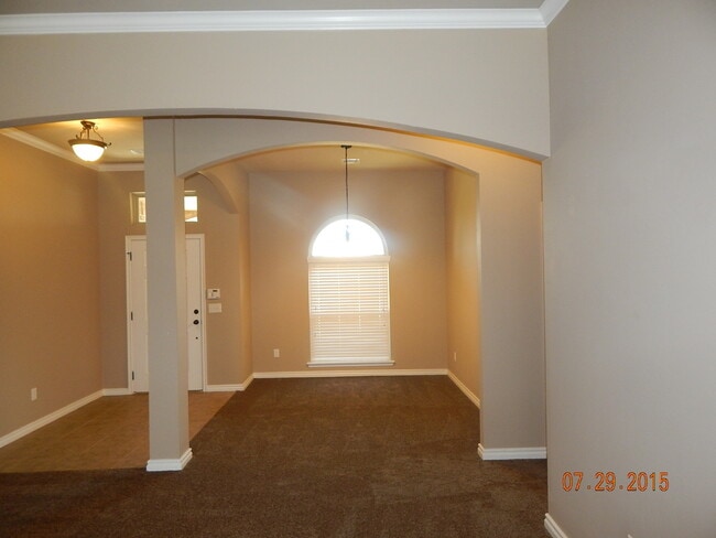 Building Photo - Charming 3 + Bedroom Home in The Grove + D...