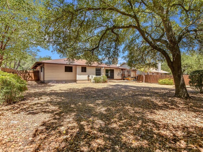 Building Photo - 2103 Falcon Hill Dr