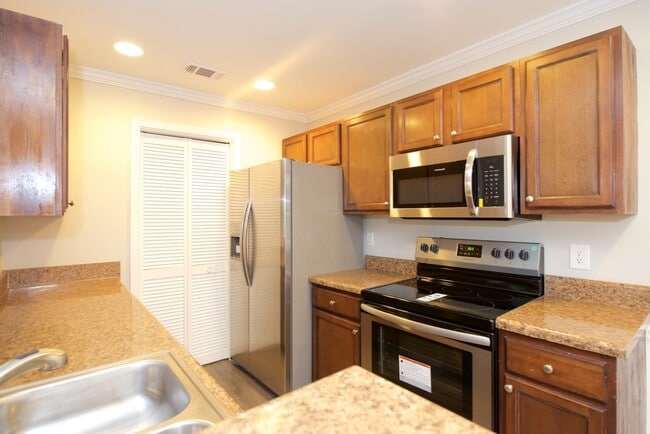 Building Photo - 225 Warm Springs Cir
