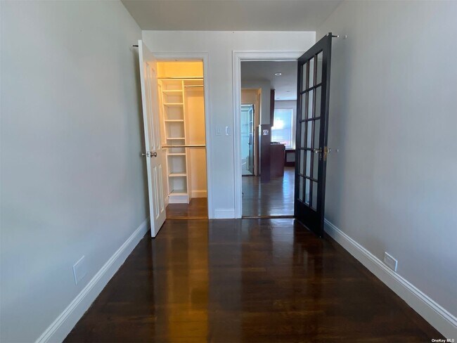 Building Photo - 20-33-33 32nd St