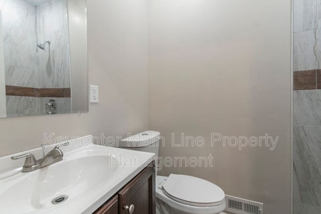 Building Photo - 917 W Duncannon Ave