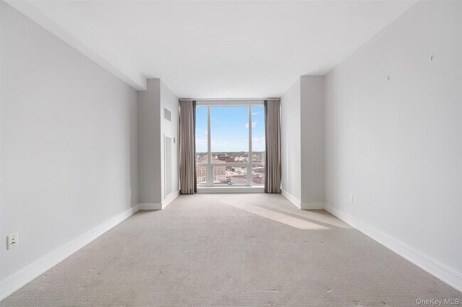 Building Photo - 5 Renaissance Square