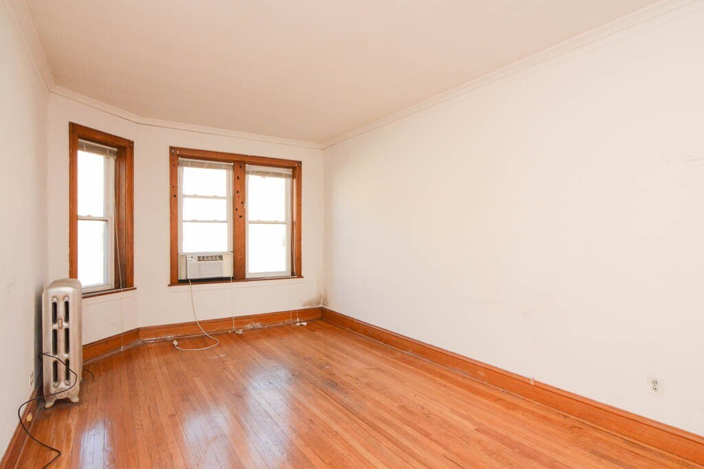Building Photo - 4826 W Addison St