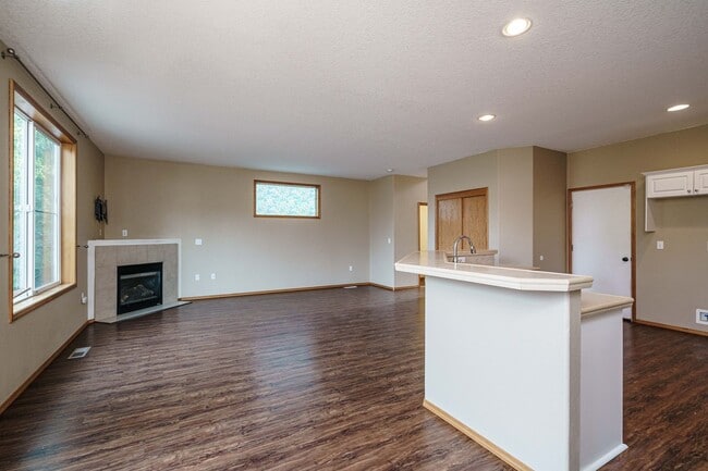 Building Photo - 3 bedroom 2.5 Bath - On Dead End Street - Low Maintenance Fenced Yard - Community Center with Swi...