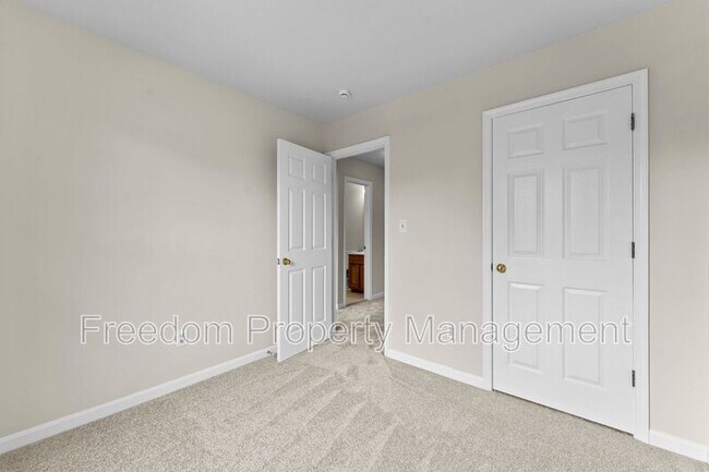 Building Photo - 8644 Sanderling Dr