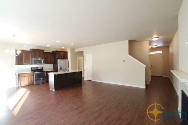 Building Photo - 3005 NE 75th St